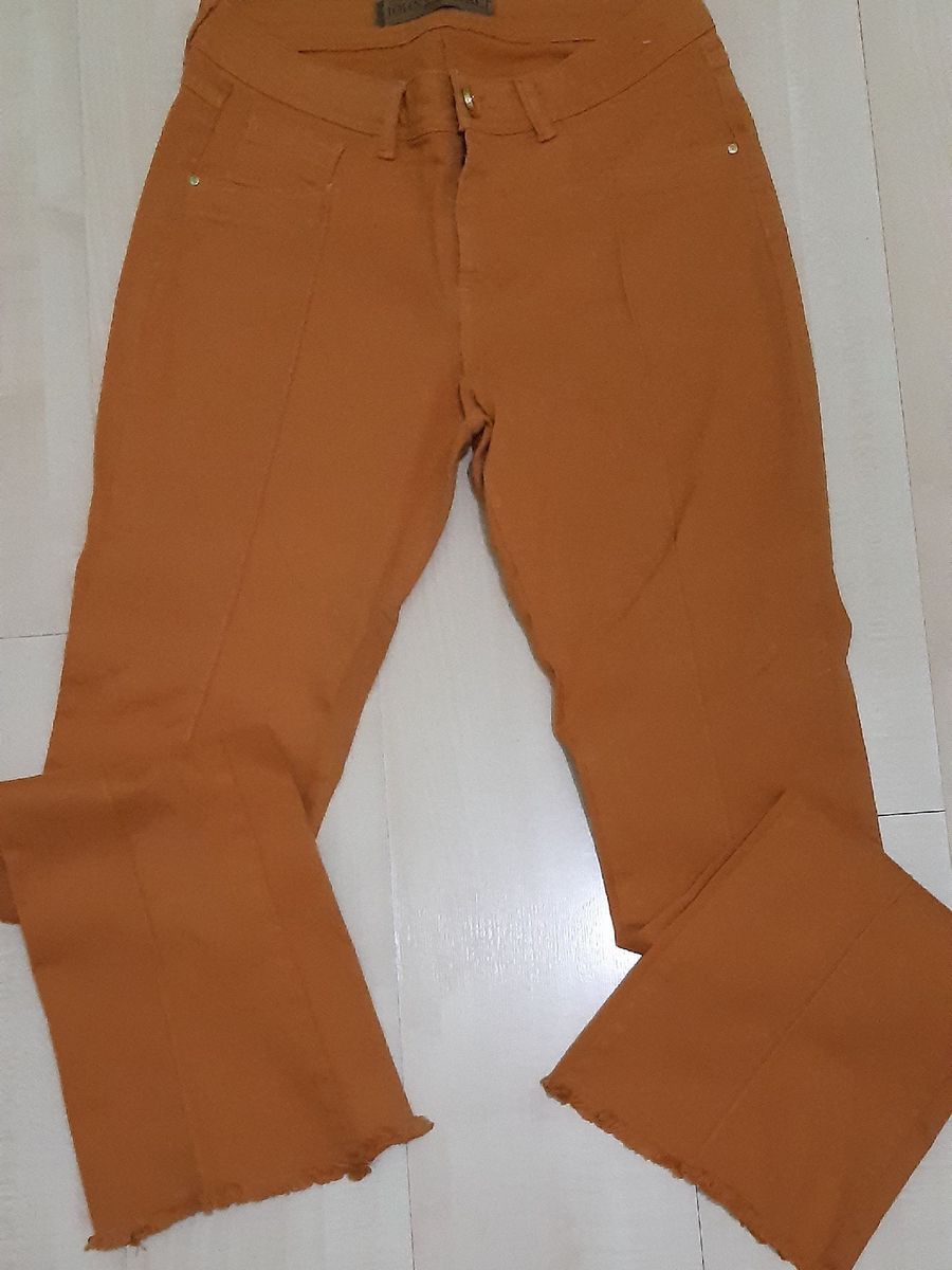 calça flare mostarda