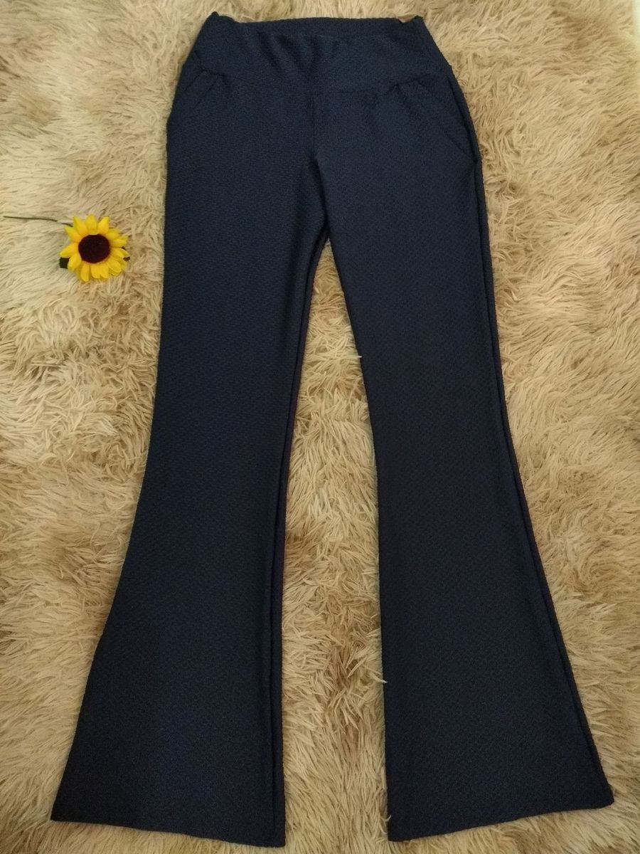 calça flare piquet colmeia