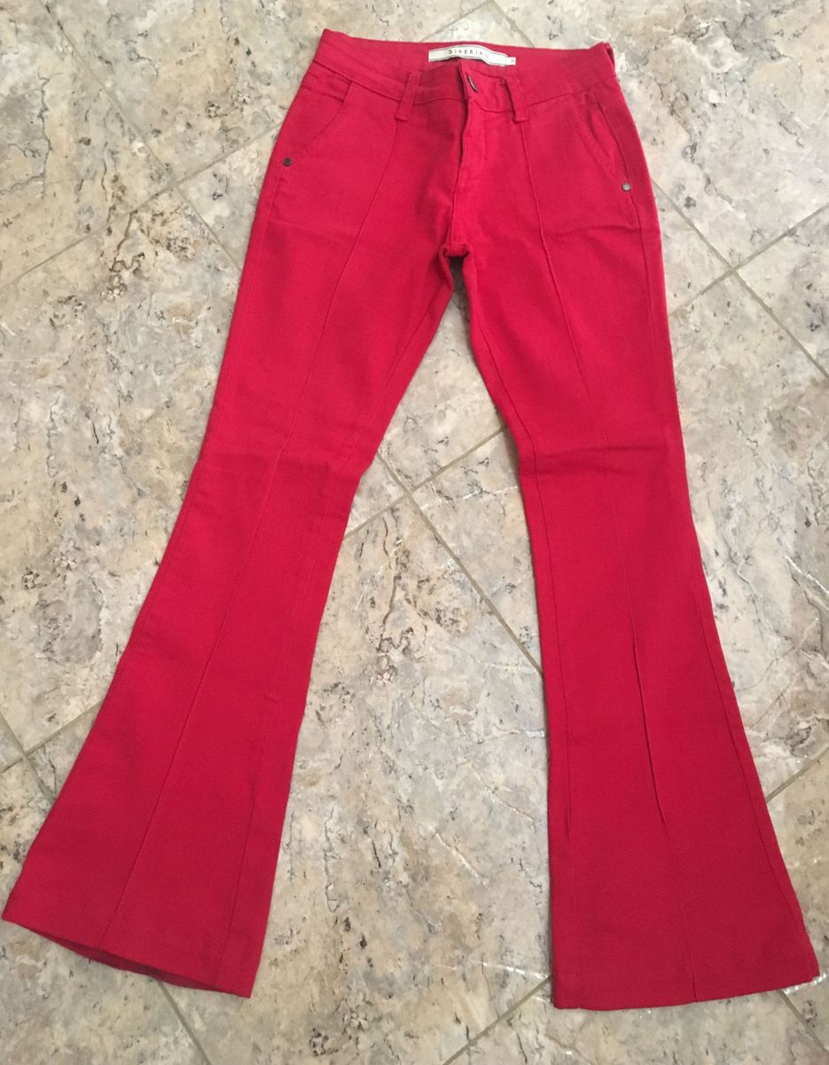 calça jeans flare vermelha