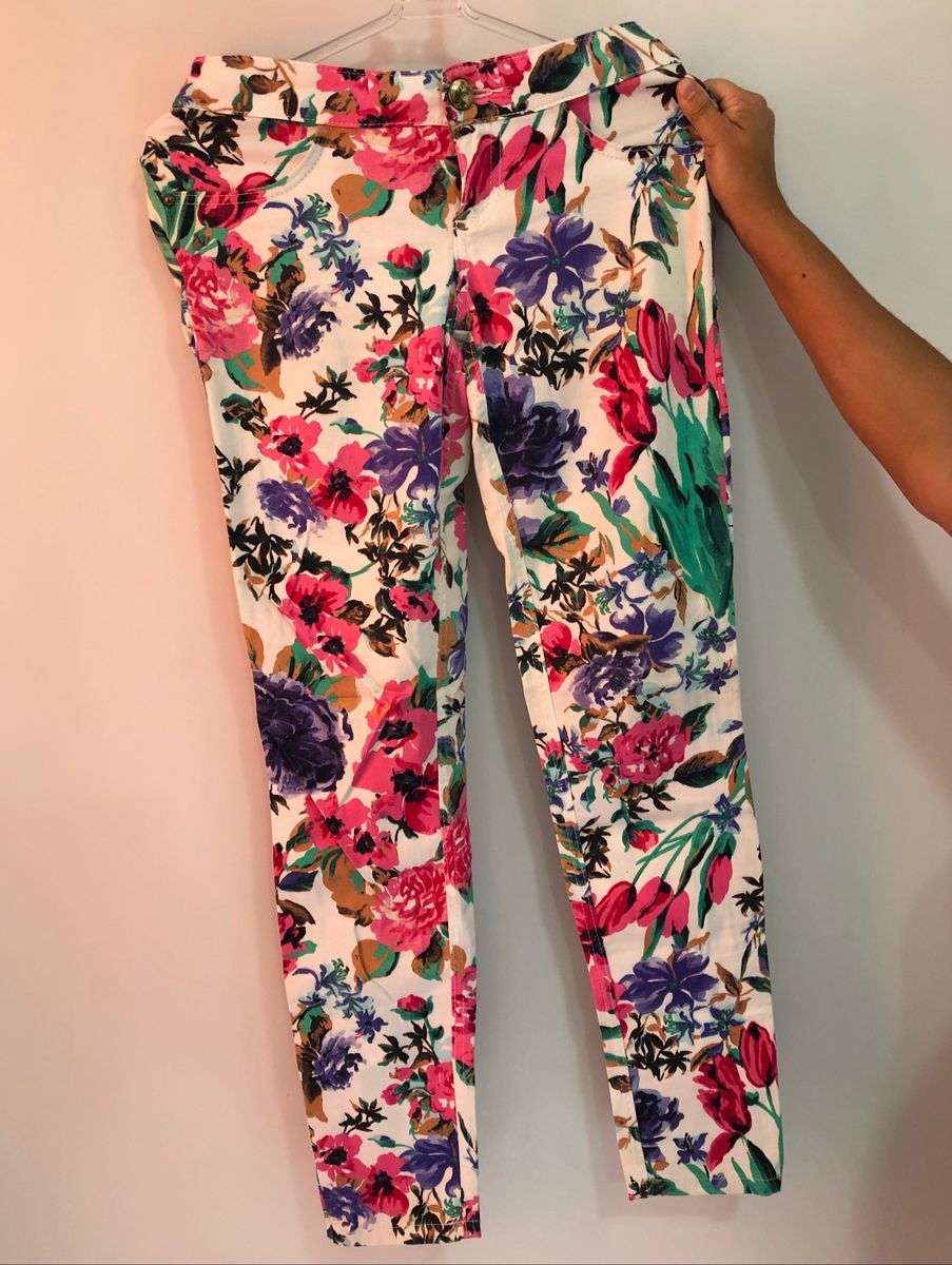 blusa vinho combina com que cor de saia