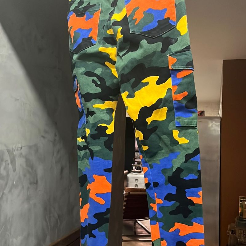 Calça hot sale camuflada colorida