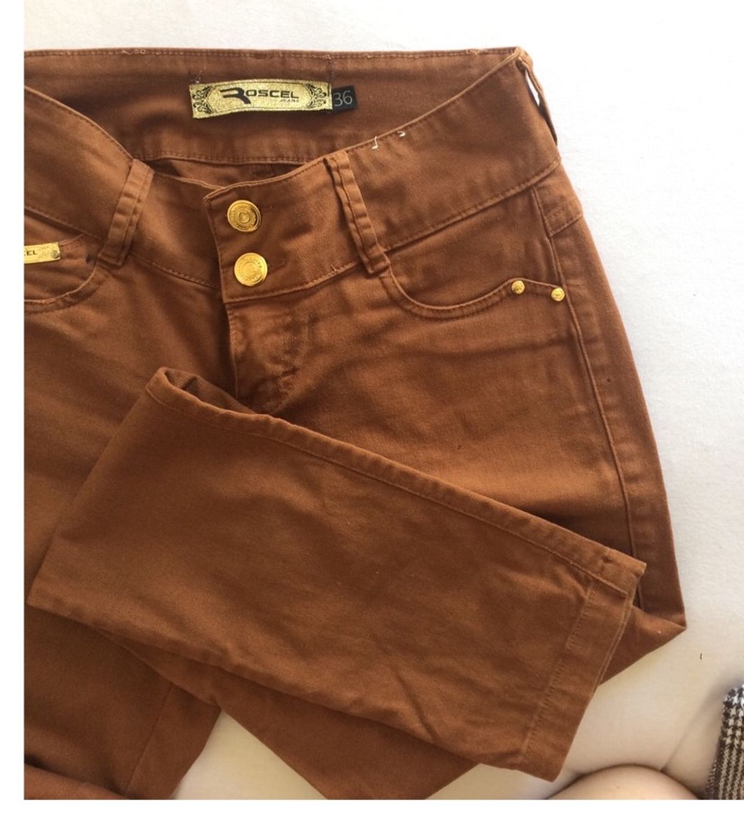 calça jeans amarelo queimado