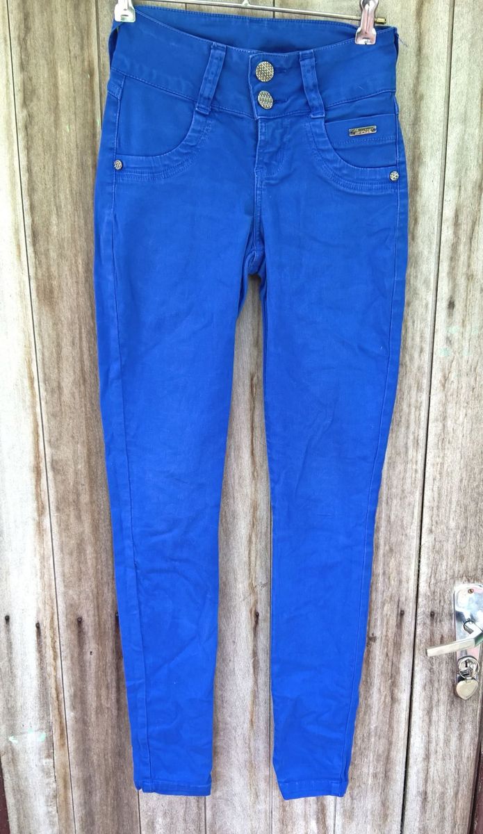 calça jeans azul royal feminina