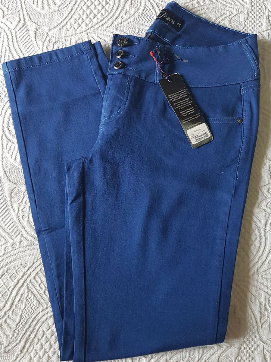 calça jeans azul royal feminina