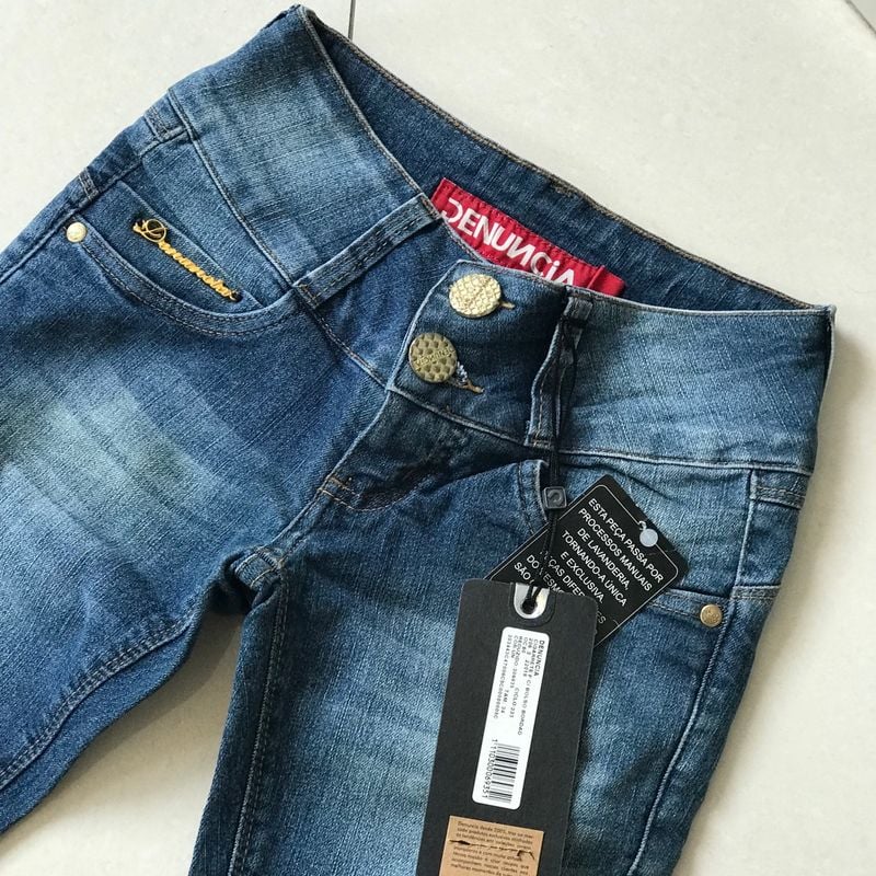 Calça jeans feminina fashion denuncia