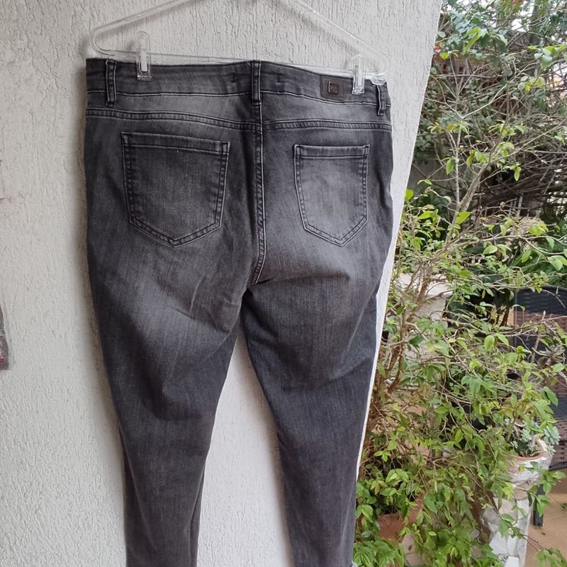 Calça jeans best sale bordada na perna