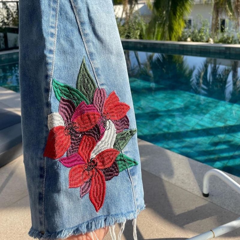 Calças jeans bordadas com clearance flores