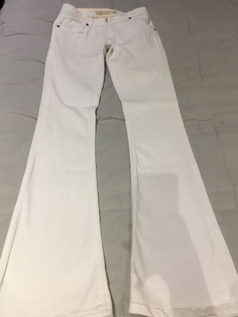 calça branca flare jeans