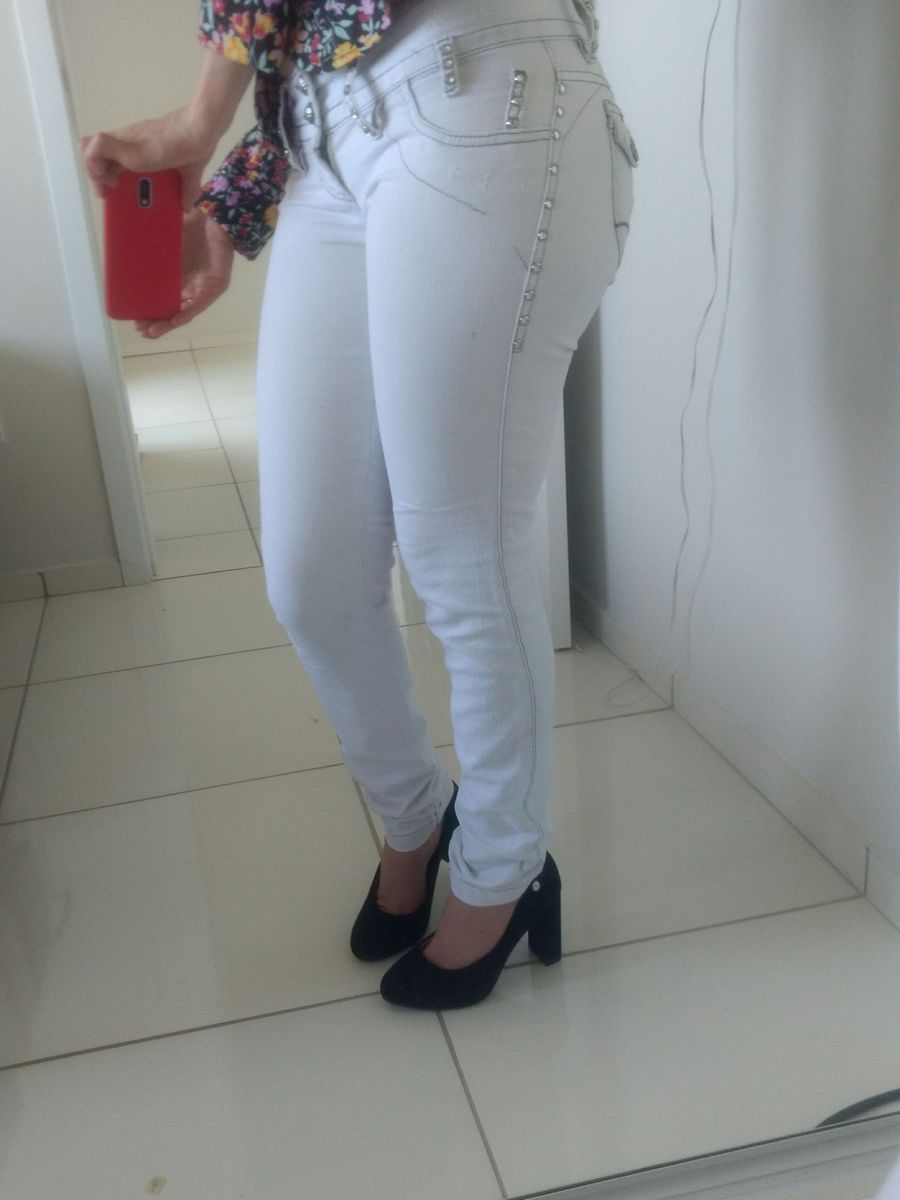 calça jeans colada feminina