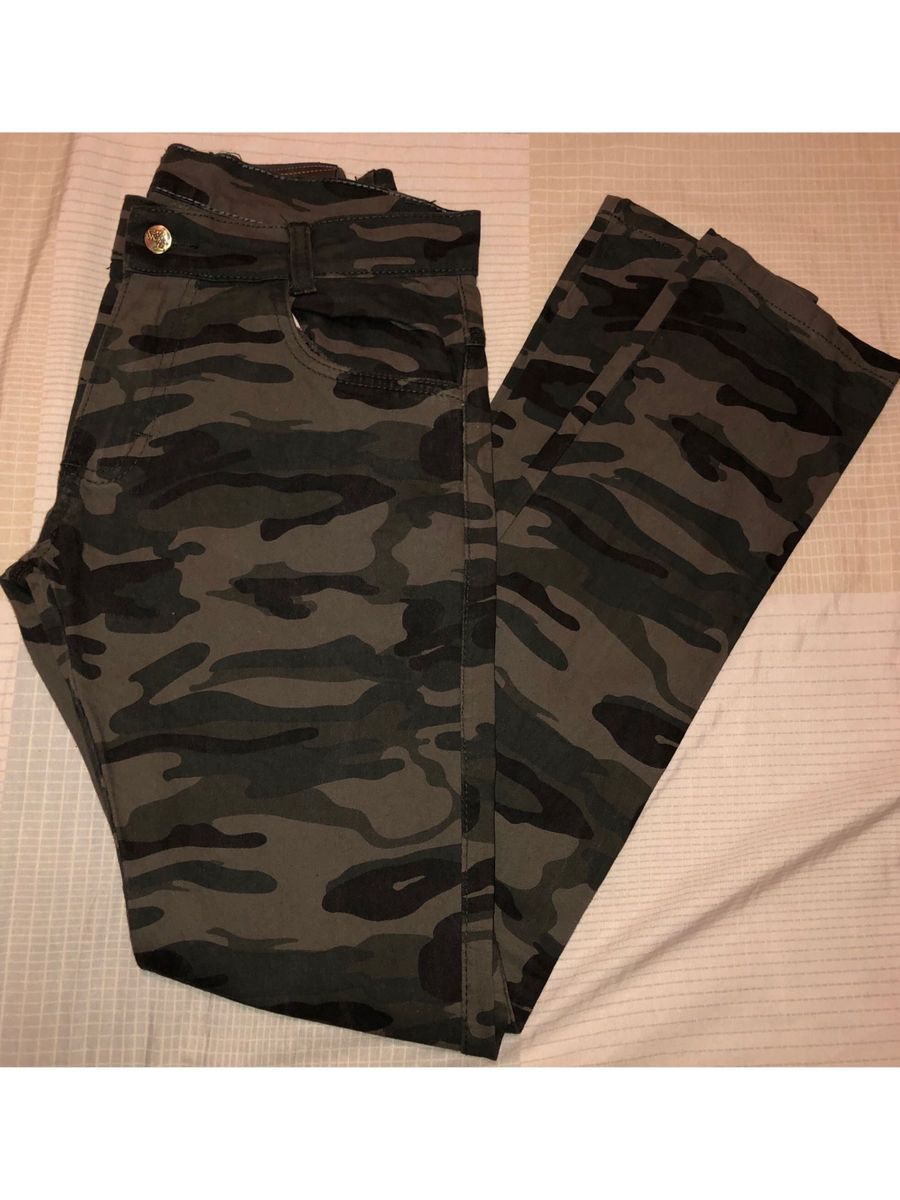 calças jeans camuflada