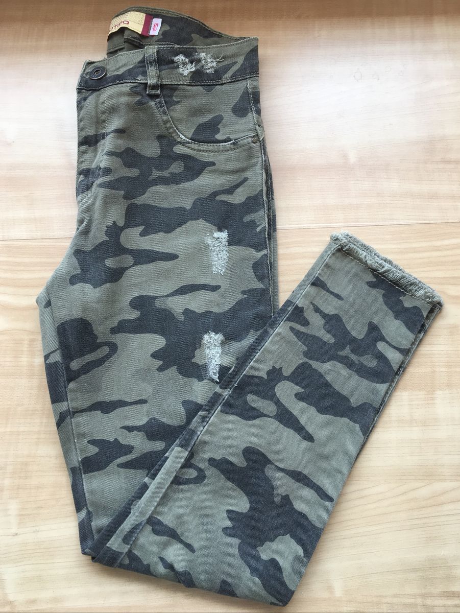 calças jeans camuflada