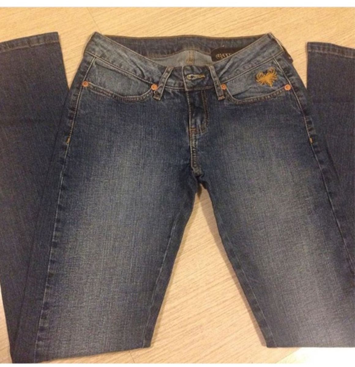 calça jeans carmim