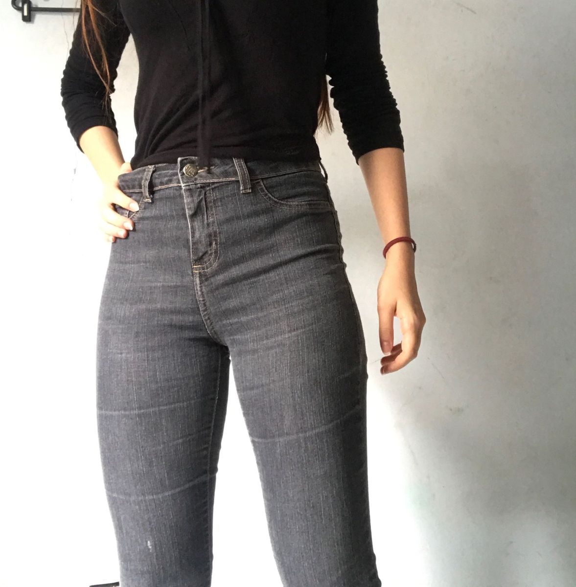 calça flare jeans preta cintura alta