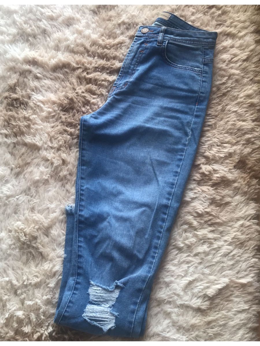 calça jeans cintura alta rasgadinha