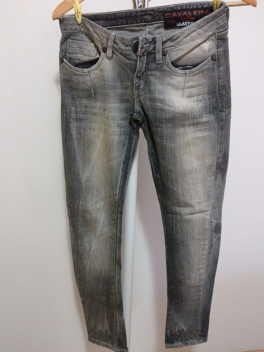 calça jeans cinza