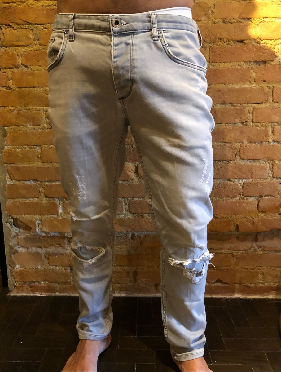 calça jeans cinza claro