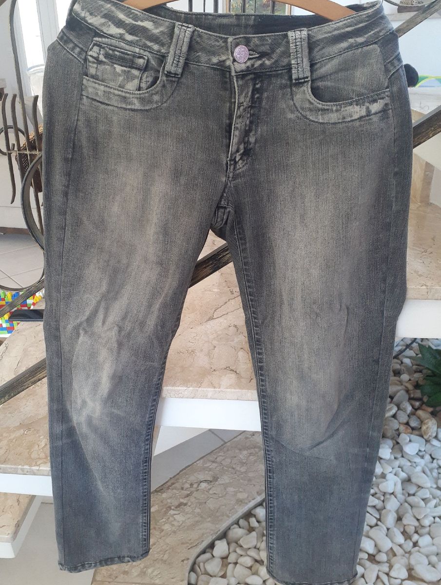 calça jeans cinza escuro feminina