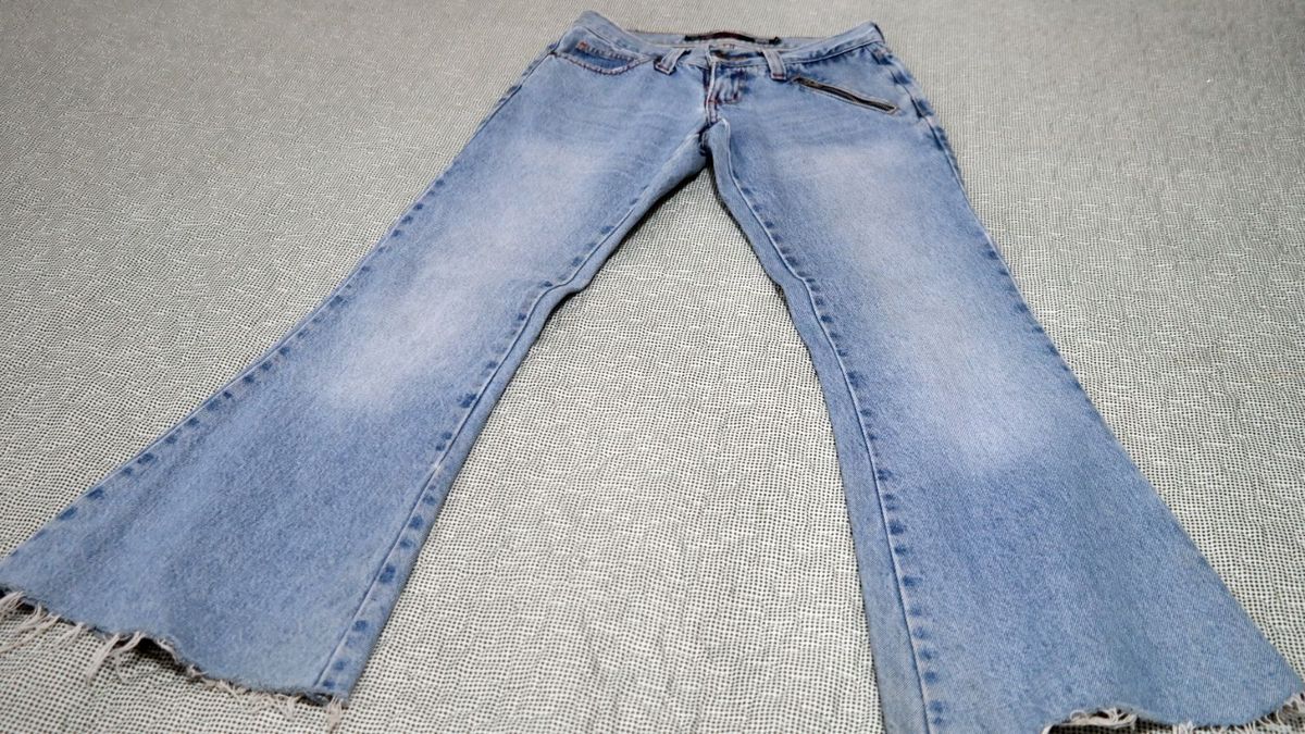 calça jeans clara larga