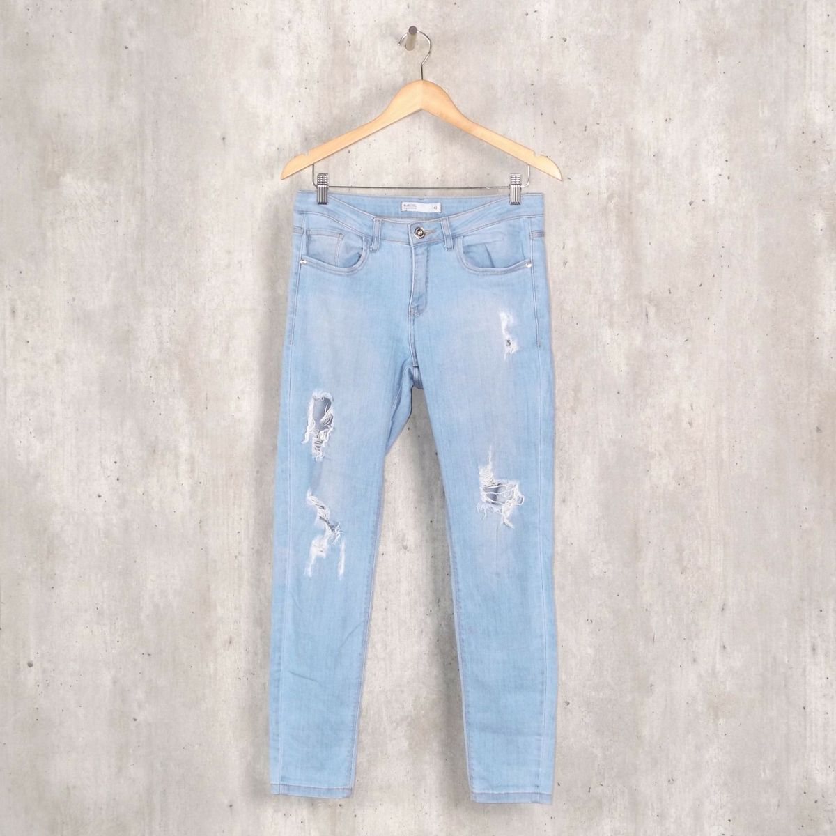 calça jeans clara feminina rasgada