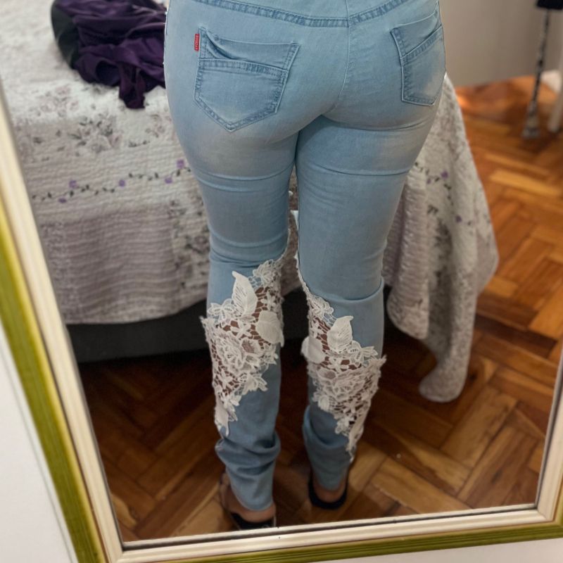 Calça Jeans com Aplicação de Renda M Calça Feminina Usado