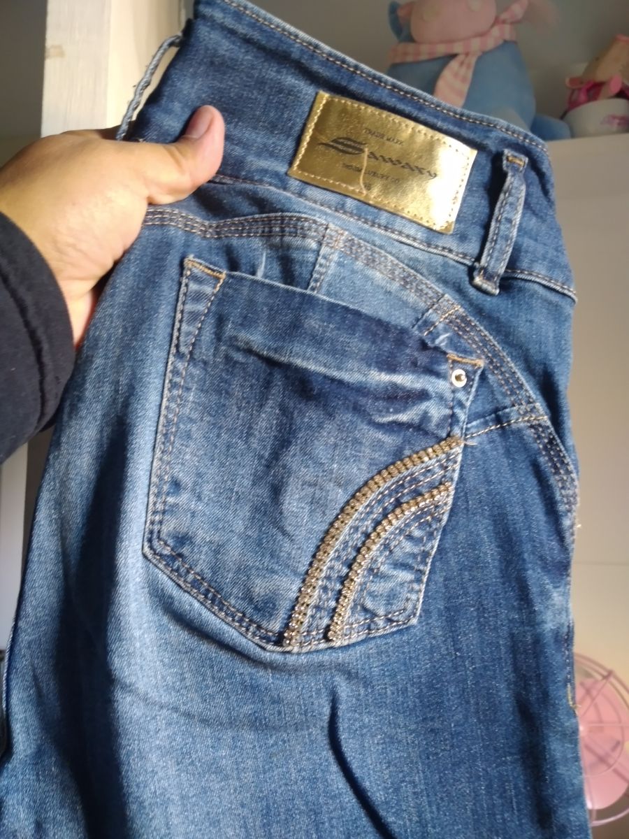 Calça jeans hot sale com enchimento