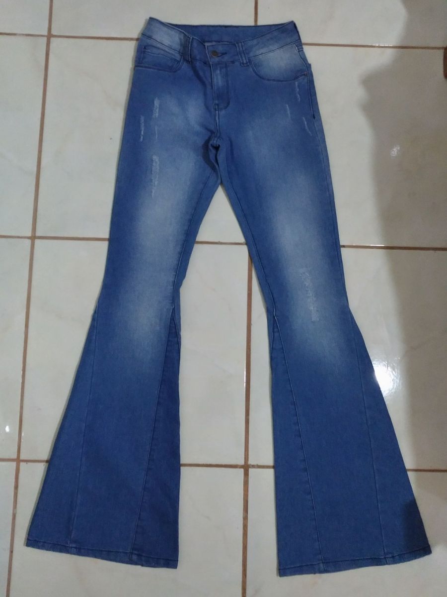 calça cos alto boca de sino