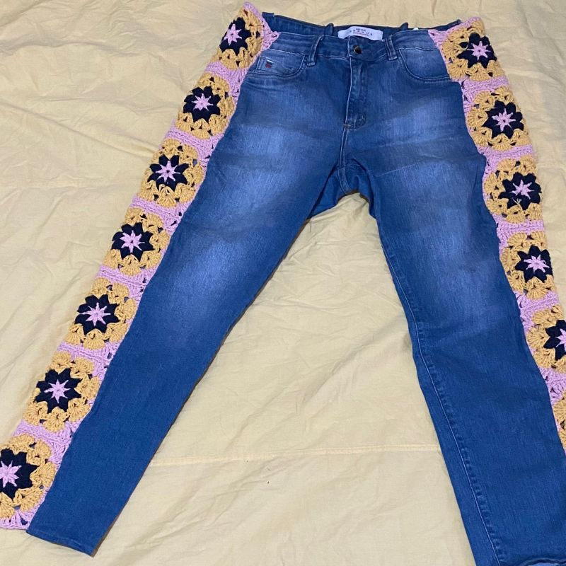 Calça jeans store customizada com croche