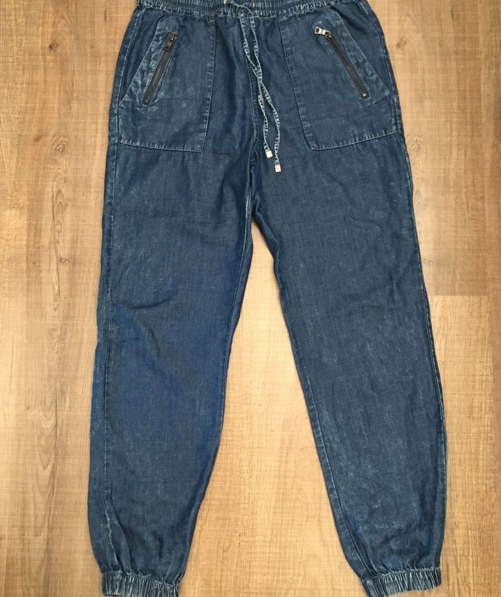 calça jeans com elastico na perna