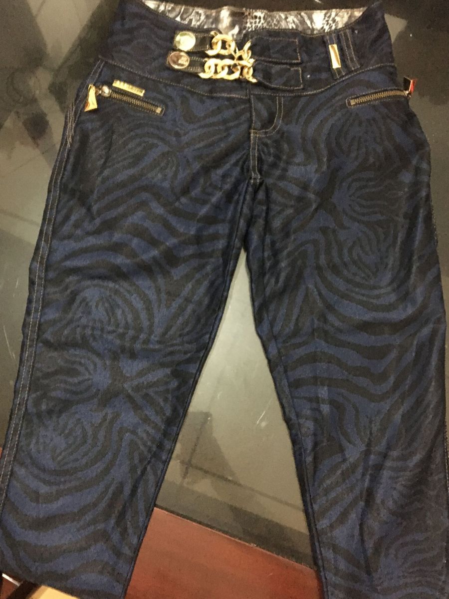 calça jeans estampada feminina