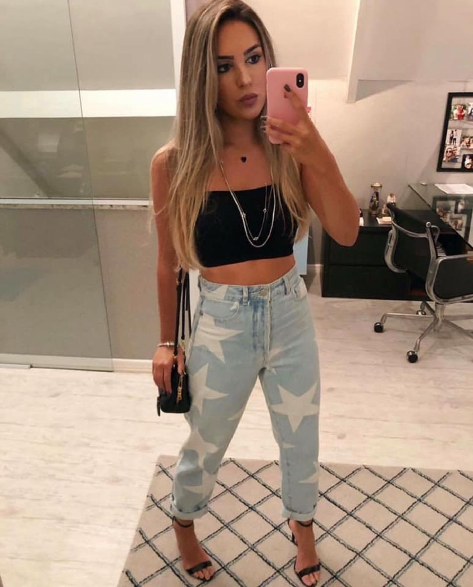 calça jeans com estampa de estrela