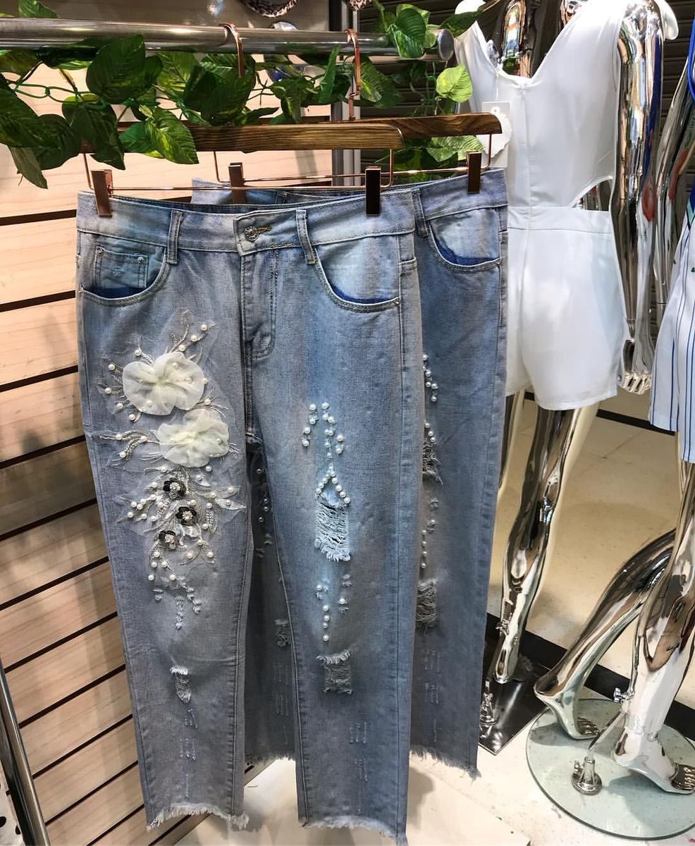calça jeans bordada pedraria