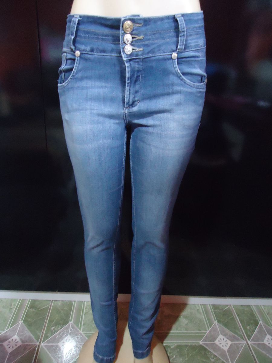 mulher de jeans