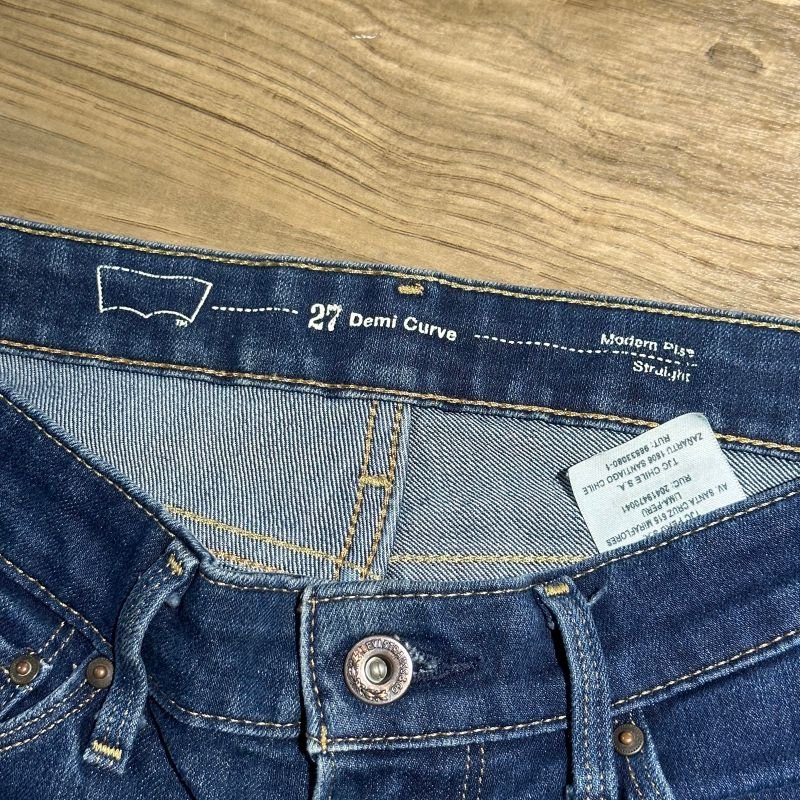 Produtos da categoria Levi's Women's Jeans à venda no Santiago