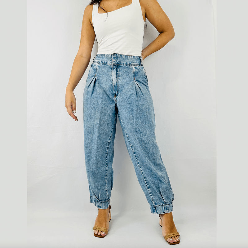 Calça Jeans Feminina Mom Lavagem Clara 254 Calça Feminina Amaro Usado  97223400 enjoei