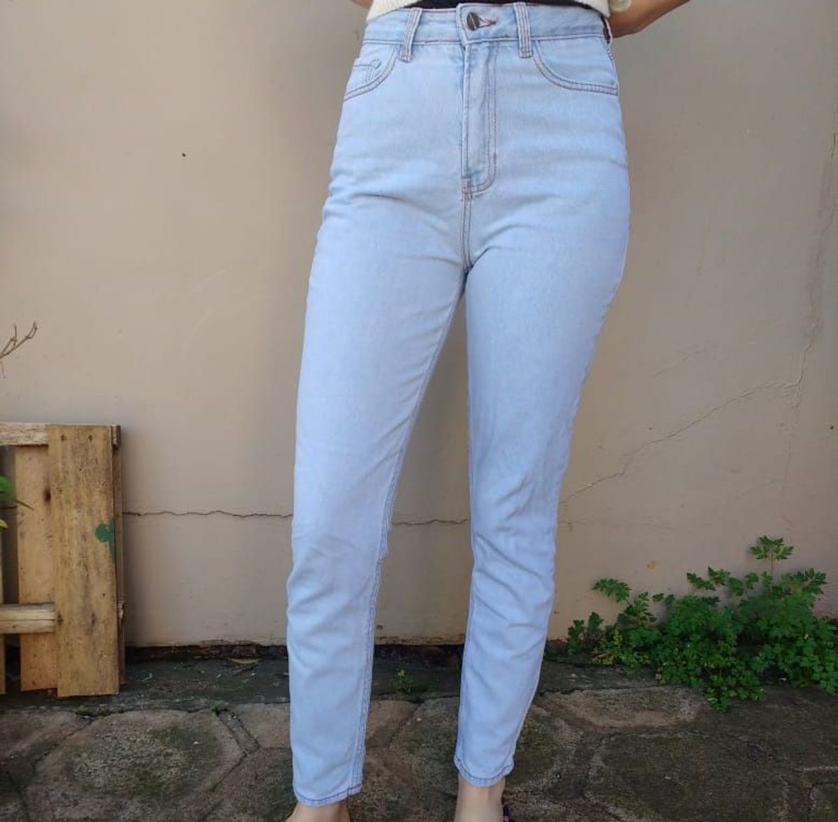 calça jeans azul claro cintura alta