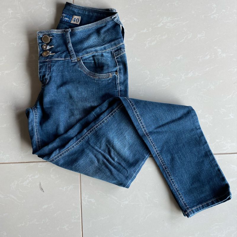 Calça jeans best sale feminina usada