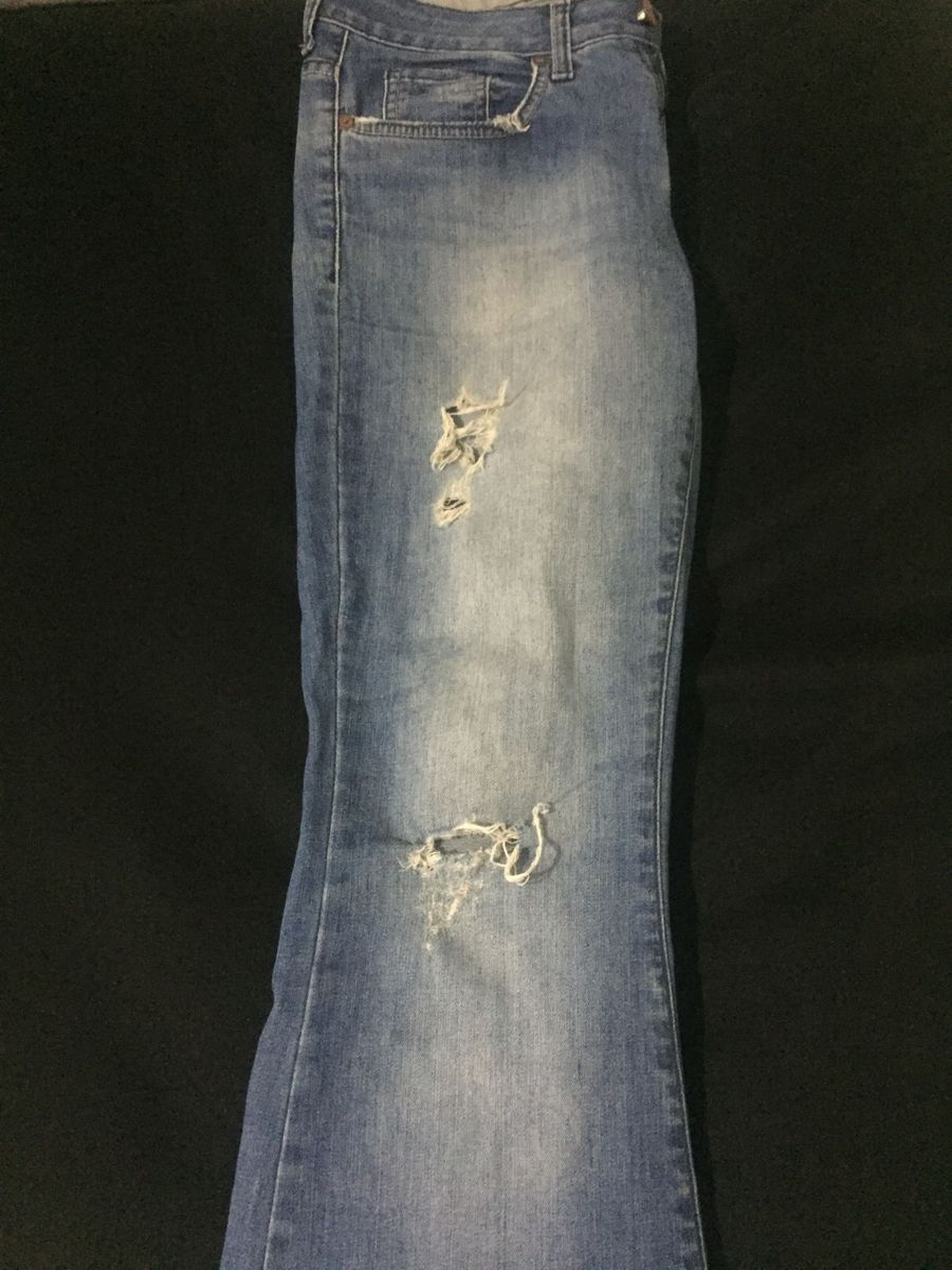 calça jeans flare calvin klein