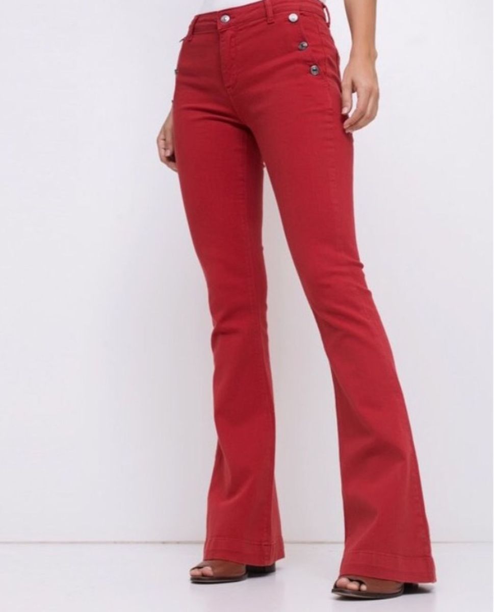 calça jeans flare vermelha