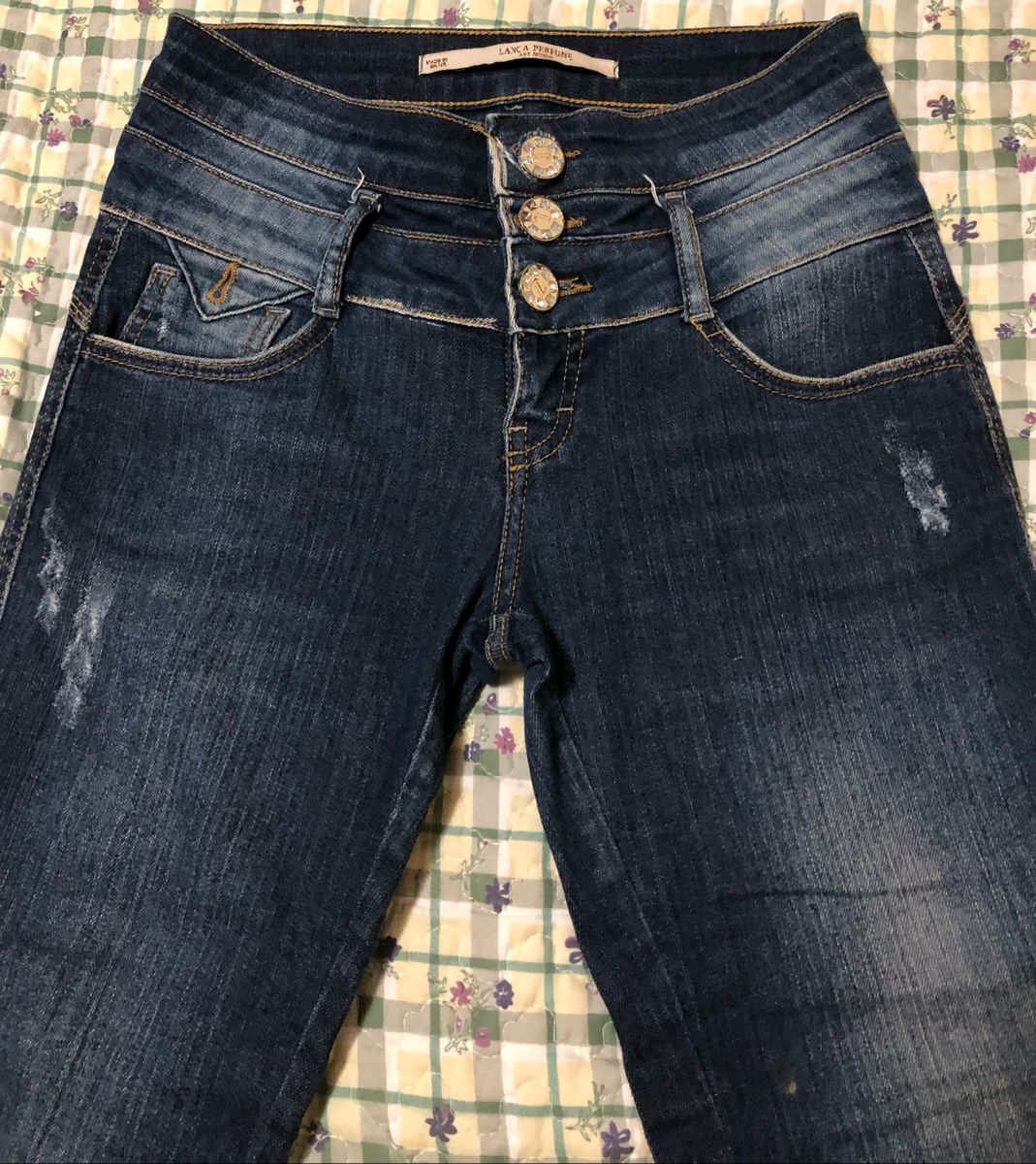 lança perfume calça jeans