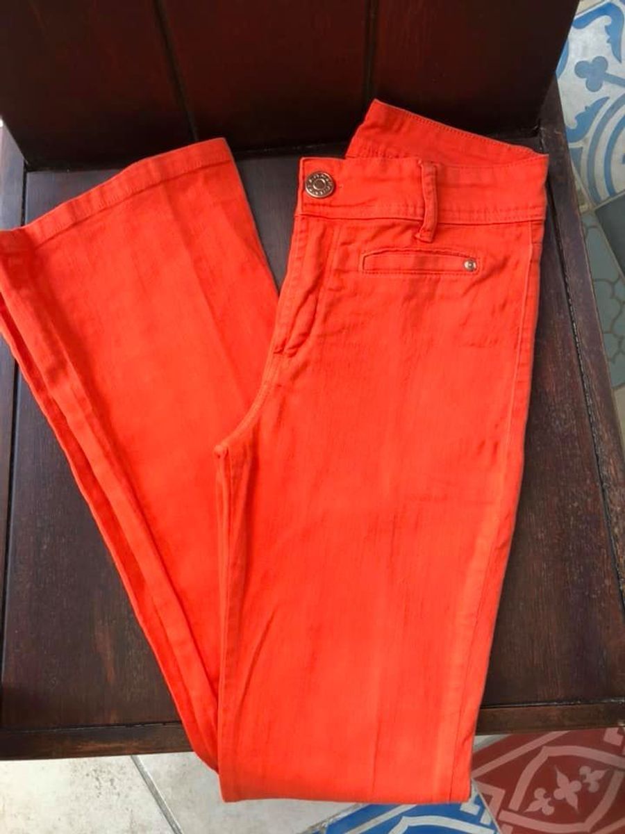 calça jeans laranja