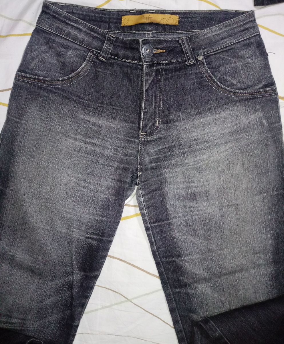 calça jeans lavada feminina