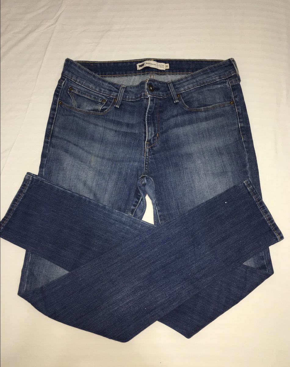 calça jeans cintura media levis