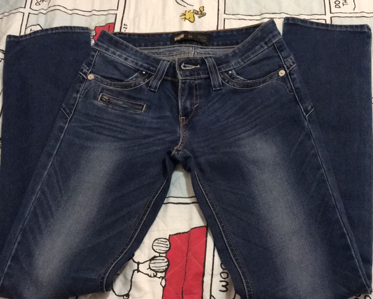 calça jeans escura feminina levis