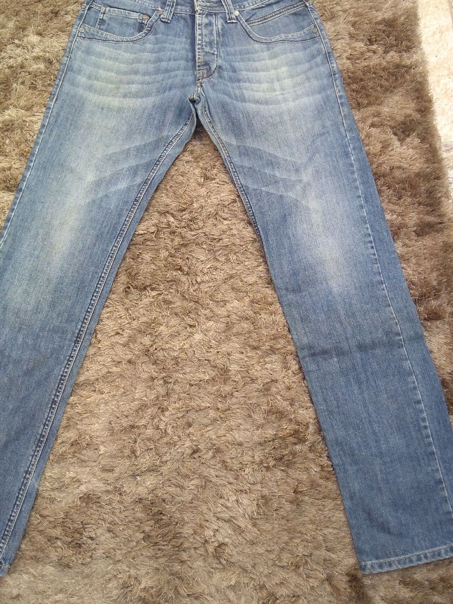 calça jeans masculina com fechamento em botões