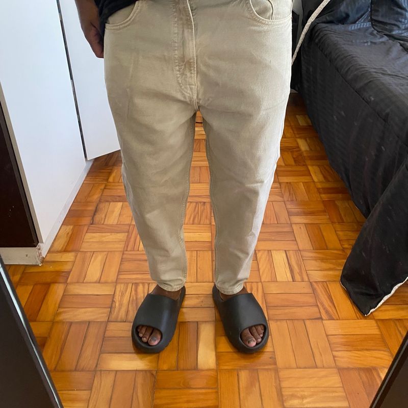 https://photos.enjoei.com.br/calca-jeans-masculina-zara-loose-fit-94592448/800x800/czM6Ly9waG90b3MuZW5qb2VpLmNvbS5ici9wcm9kdWN0cy8yMzQ2NzM4My9mNWQ2ZTI5NzgyNWQyM2RkNGYyZmY5MjgwNTAzNTVkNi5qcGc