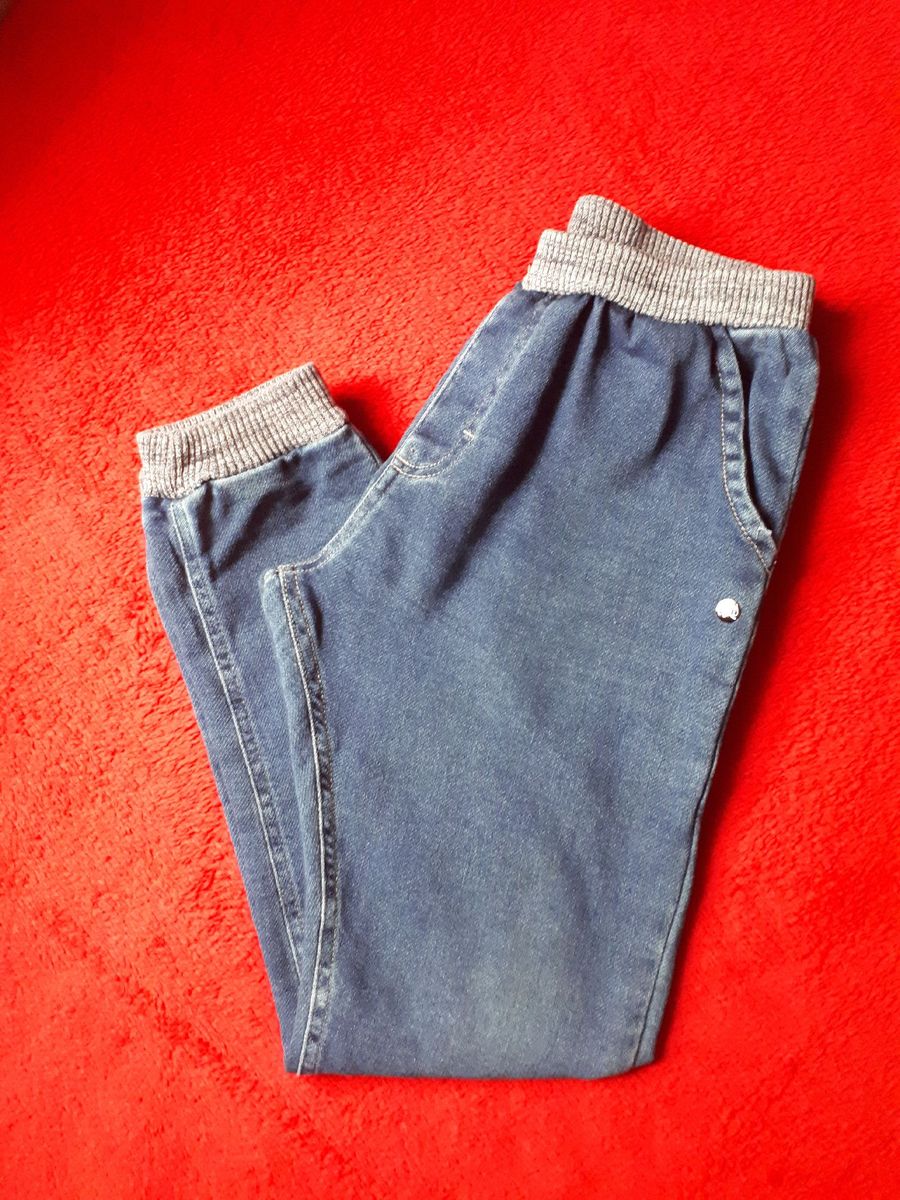 calça jeans com moletom infantil