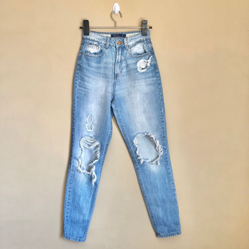 Calça Jeans Mom Feminina Blue Steel Detalhes Destroyed Renner