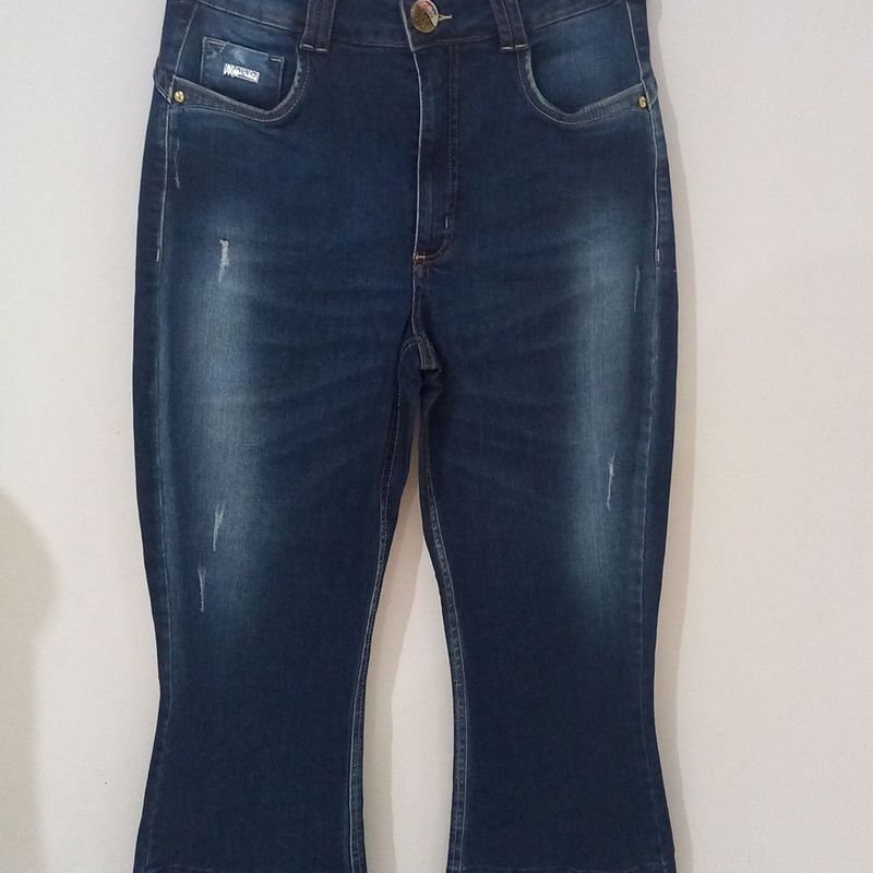 Nova coleção feminina de calças jeans já se encontra disponível