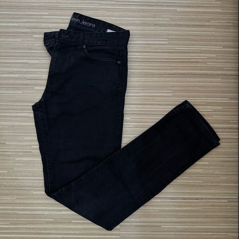 Calça jeans preta sales masculina calvin klein