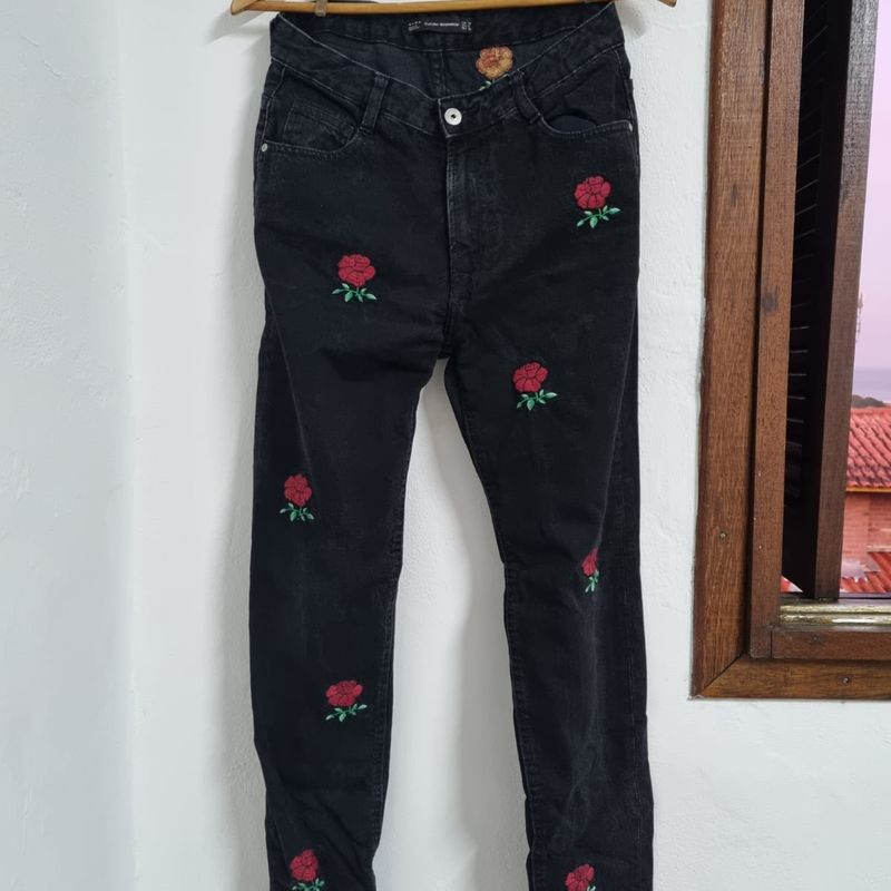 Calça Jeans Preta com Bordado de Rosas Calça Feminina Zara Usado